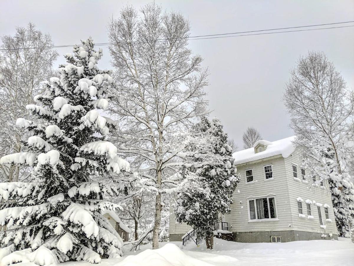 Chalet Banff - 6 Bedroom 6 Bathroom Ski Lodge Нисэко Экстерьер фото